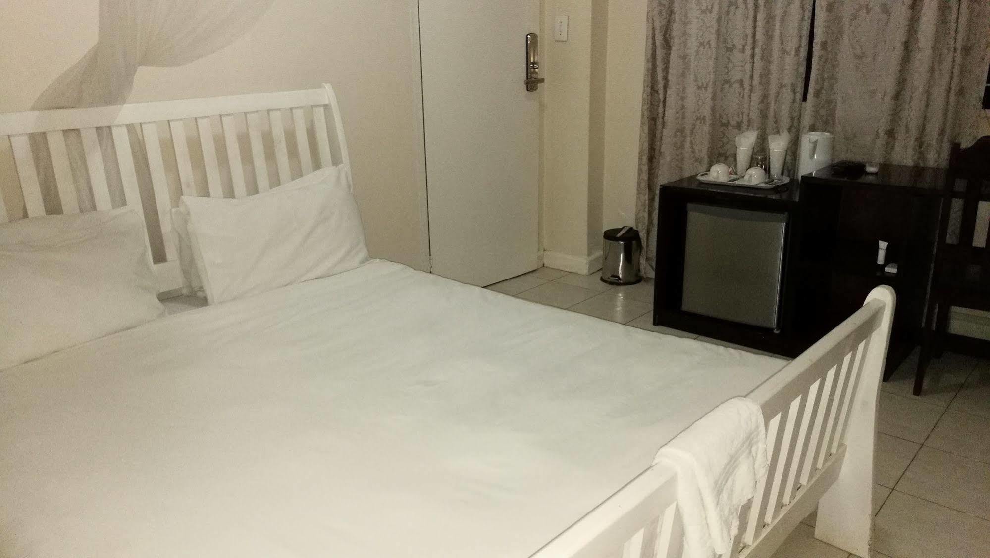 Lepatino Bed & Breakfast Ливингстън Екстериор снимка