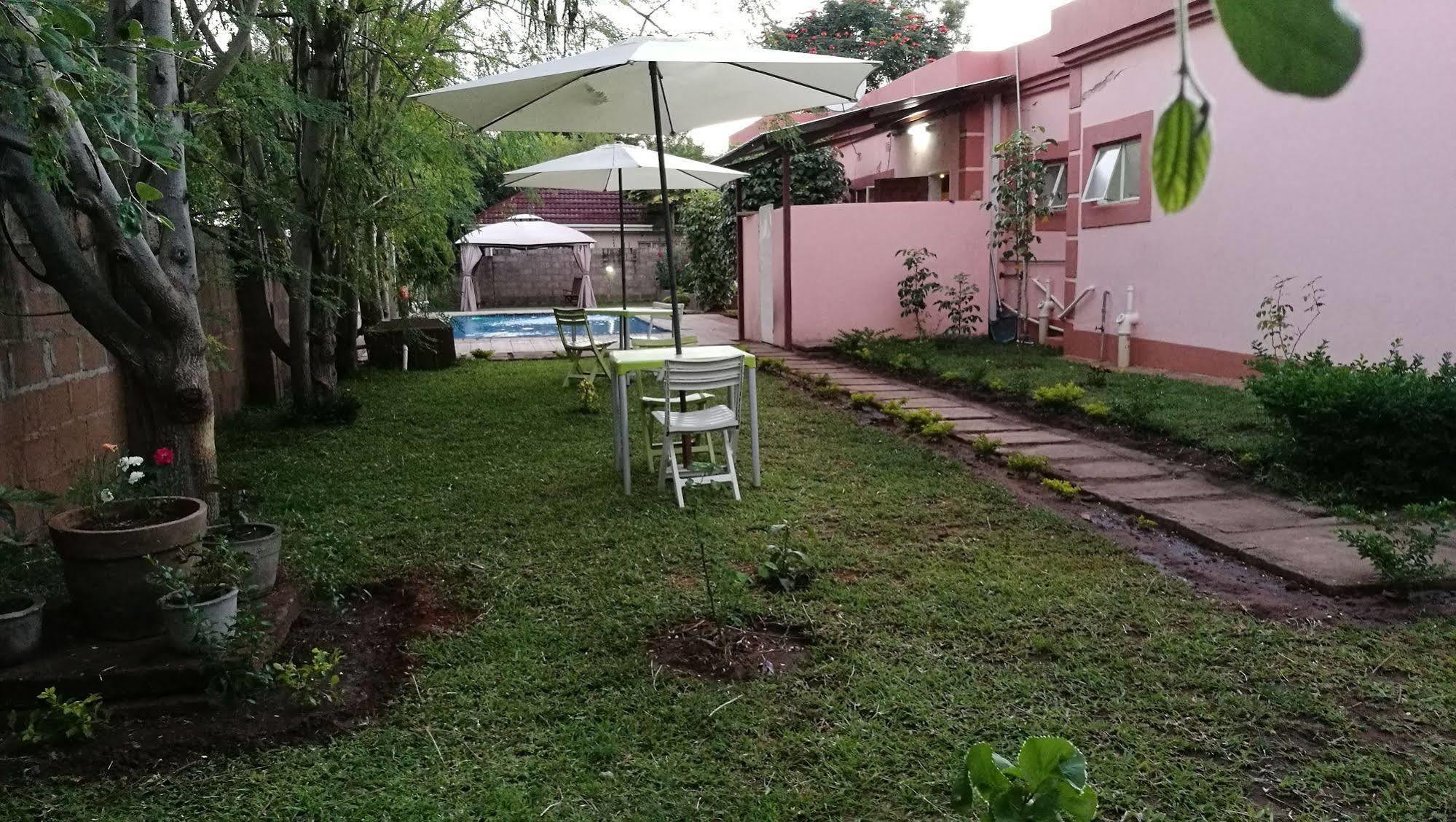 Lepatino Bed & Breakfast Ливингстън Екстериор снимка